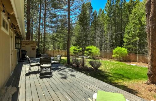 Pioneer Trail Casa | Stout House Cabin - Your kids favorite backyard