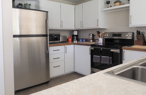 Buena Vista Cabina | STR 102. Updated modern rustic cabin.