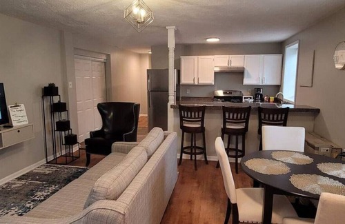 Grand Rapids Apartamento | Straight · Urban Bungalow - Family Downtown Retreat