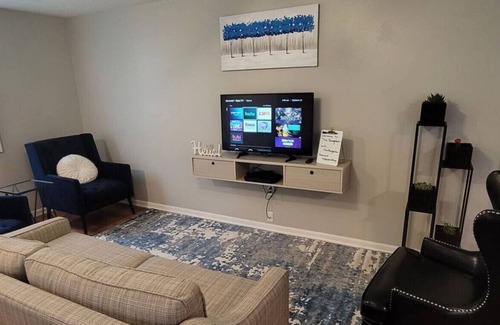 Grand Rapids Apartamento | Straight · Urban Bungalow - Family Downtown Retreat