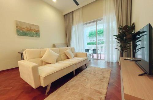 Seri Tanjung Pinang Apartamento | Strait Quay Marina Cozy Suite with Bathtub by Uptrend Home Management