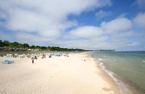 Lobbe Apartamento | strandnah mit Balkon, gratis Nutzung vom AHOI Erlebnisbad und Sauna in Sellin - Strandhaus Mönchgut FeWo13