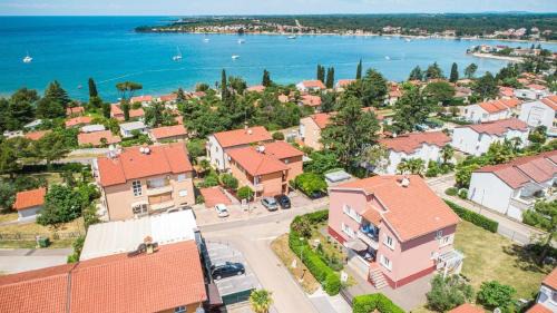 Dajla Apartamento | Strandnahe Ferienwohnung Mit Großem Garten