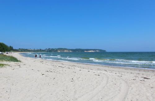 Lobbe Apartamento | strandnahe FeWo mit Balkon, gratis Nutzung vom AHOI Erlebnisbad und Sauna in Sellin - Rex Rugia FeWo 14-5