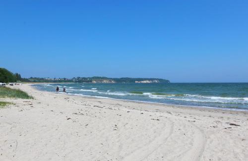 Lobbe Apartamento | strandnahe FeWo mit Terrasse, gratis Nutzung vom AHOI Erlebnisbad und Sauna in Sellin - Rex Rugia FeWo 13-2
