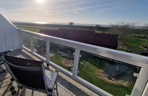 Wremen Apartamento | Strandnahe, Tolle 92 qm Dachgeschosswohnung mit Sauna, 2 Balkonen und Meerblick