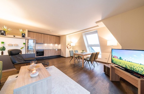 Wremen Apartamento | Strandnahe, Tolle Dachgeschosswohnung, Sauna, Zwei Balkone mit Land- & Meerblick