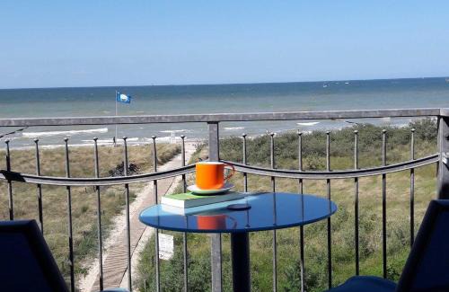 Warnemuende Apartamento | Strandvilla Undine Fewo 19 Meerblick
