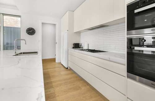 Port Elliot Casa | Strangeways Stays! -Slps 10, 4 Bdrm, Oceanview
