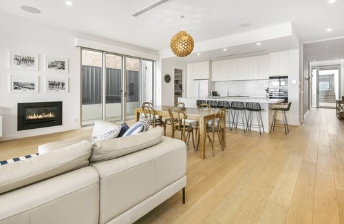 Port Elliot Casa | Strangeways Stays! -Slps 10, 4 Bdrm, Oceanview