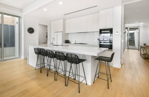 Port Elliot Casa | Strangeways Stays! -Slps 10, 4 Bdrm, Oceanview