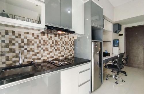 Hegarmanah Apartamento | Strategic and Comfy Studio at Skyland City Jatinangor Apartment By Travelio
