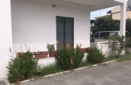Villaggio Coppola Apartamento | Ubicación estratégica, a pocos kilómetros de Nápoles y Caserta, apartamento bien equipado.