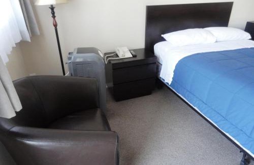 Whitehorse Hotel | Stratford Motel
