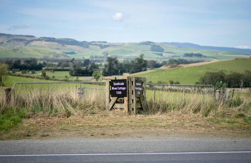 Winton Casa | Strathvale River Cottage - Winton Holiday Home