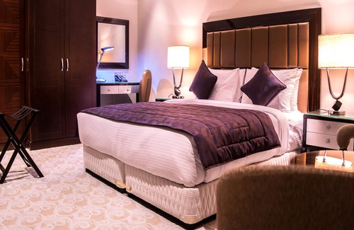 Doha Hotel | Strato Hotel by Warwick