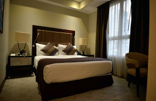 Doha Hotel | Strato Hotel by Warwick