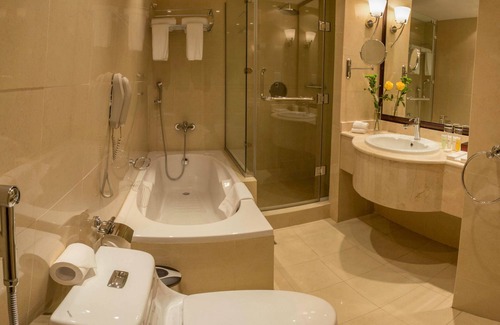 Doha Hotel | Strato Hotel by Warwick