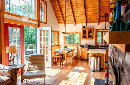 Jamaica Chalet De Esquí | Stratton Mountain Escape w Hot Tub|Deck|Projector