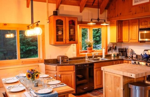 Jamaica Chalet De Esquí | Stratton Mountain Escape w Hot Tub|Deck|Projector