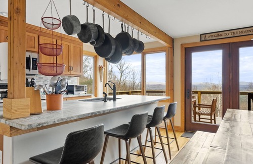 Stratton Mountain Casa | 3900 sqft, 4bd, 3ba - 5 min a Stratton w / Views!