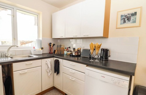 Cricklade Cabaña | STRAW COTTAGE, romantic, with a garden in Cricklade