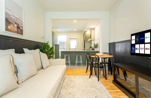 Hochelaga Apartamento | Strawberry Stays! Secret to sweet dreams!