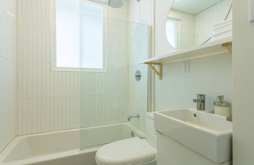Hochelaga Apartamento | Strawberry Stays! Secret to sweet dreams!