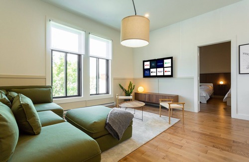 Hochelaga Apartamento | Strawberry Stays! Secret to sweet dreams!