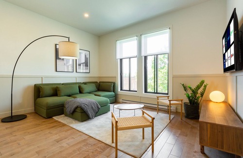 Hochelaga Apartamento | Strawberry Stays! Secret to sweet dreams!