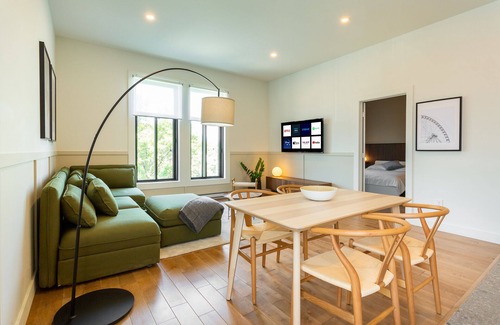 Hochelaga Apartamento | Strawberry Stays! Secret to sweet dreams!