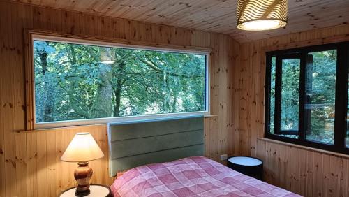 Glen of Aherlow Chalet De Esquí | Stream-side cabin and sauna