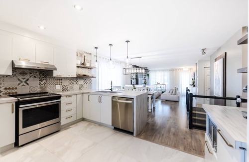 Drummondville Apartamento | Streamlined apartment with 2 free parking spaces.