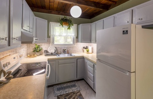 Hamlin Chalet De Esquí | Streamside Chalet with Hot Tub 🔥Pivate Playground-Family Friendly by pool/lake