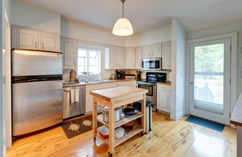 Margaretville Casa | Streamside Victorian