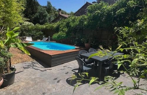 La Celle-sous-Gouzon Casa | Street house with pool