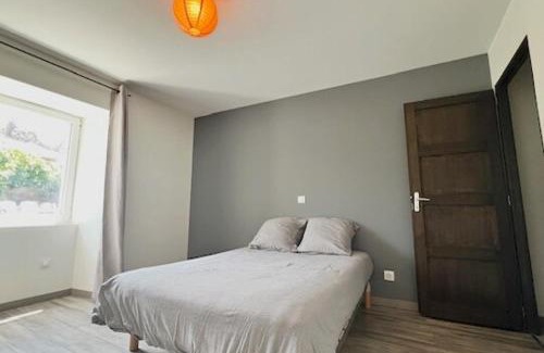 La Celle-sous-Gouzon Casa | Street house with pool