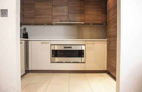 Sands End Apartamento | Striking 3 Bed Apartment in the Heart of Chelsea w/ Balcony & Spectacular Views