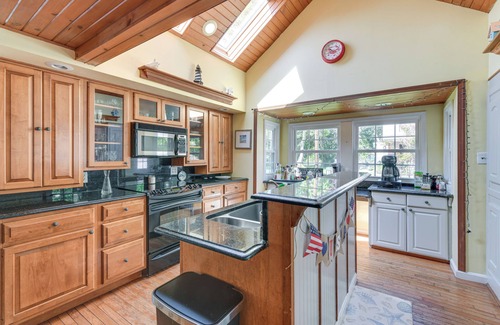 Colonial Beach Casa | Fish, Swim & Boat: Colonial Beach Bungalow
