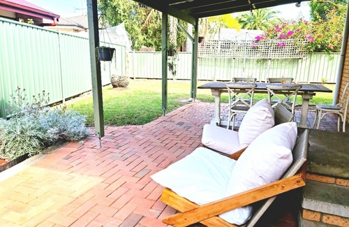 Surfside Casa | Stroll to beach and Mangrove walk Fisherman's paradise