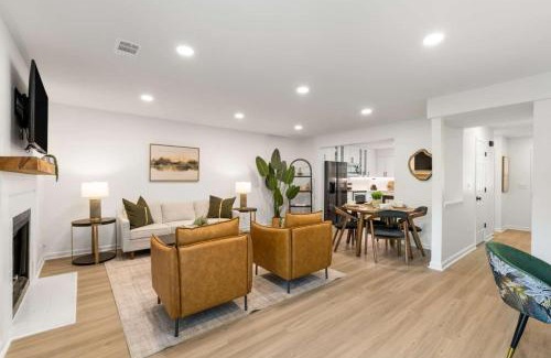Alpharetta Casa | Stroll to Downtown Alpharetta AND Avalon Shops