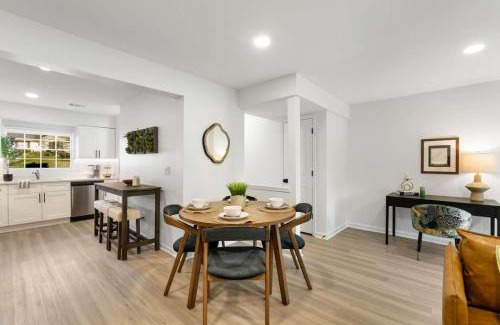 Alpharetta Casa | Stroll to Downtown Alpharetta AND Avalon Shops