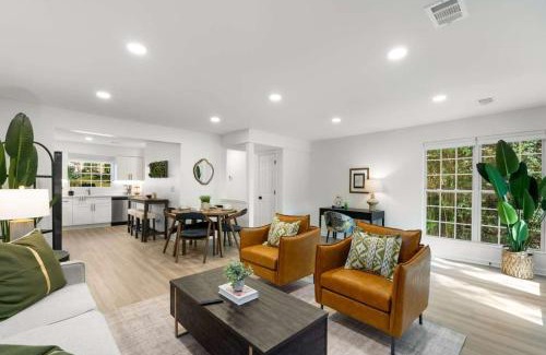 Alpharetta Casa | Stroll to Downtown Alpharetta AND Avalon Shops
