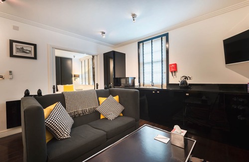 Cheltenham Apartamento | Strozzi Palace Suites by Mansley
