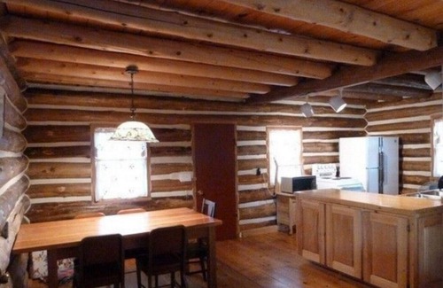 North Algona Wilberforce Cabaña | Stuart Log Cottage 3 Season Rental - Eganville