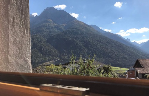 Telfes im Stubai Apartamento | Bergblick: Apartamento idílico con un toque tradicional y comodidades modernas.