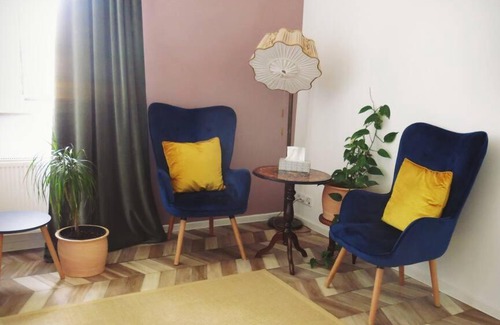 Zentrum-Sued Apartamento | Stuckverzierte, zentrumsnahe Wohnung im Süden
