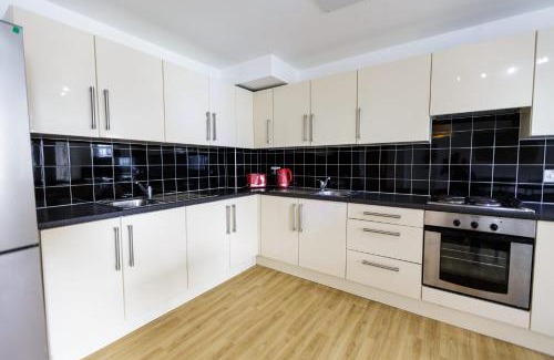 Finsbury Park Apartamento | Students Only Private Bedroom with Shared Kitchen and Studios at Axo Islington
