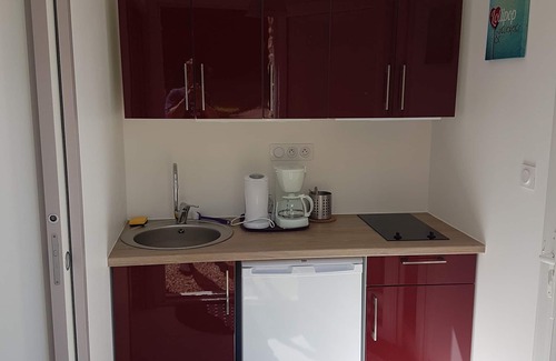 Saint-Pierre-d'Artheglise Apartamento | Estudios equipados en el pueblo de "Silence that grows"