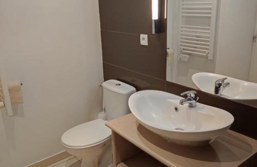 Jausiers Apartamento | Studio à Jausiers avec terrasse, piscine, parking et garage - 4 pers, 27m² - FR-1-165B-44